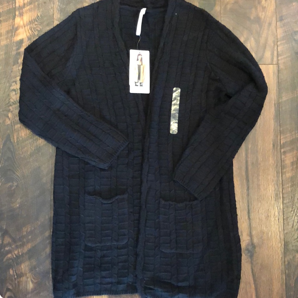 NEW- Leo & Nicole Women’s Cardigan Sweater-  XL